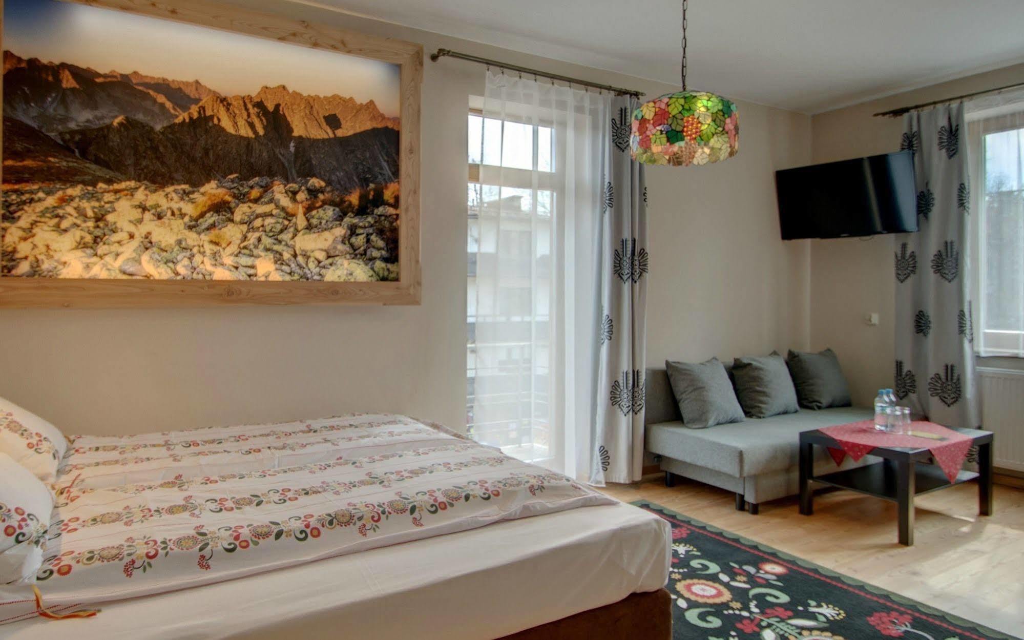 Zamoyskiego Bed & Breakfast 3*