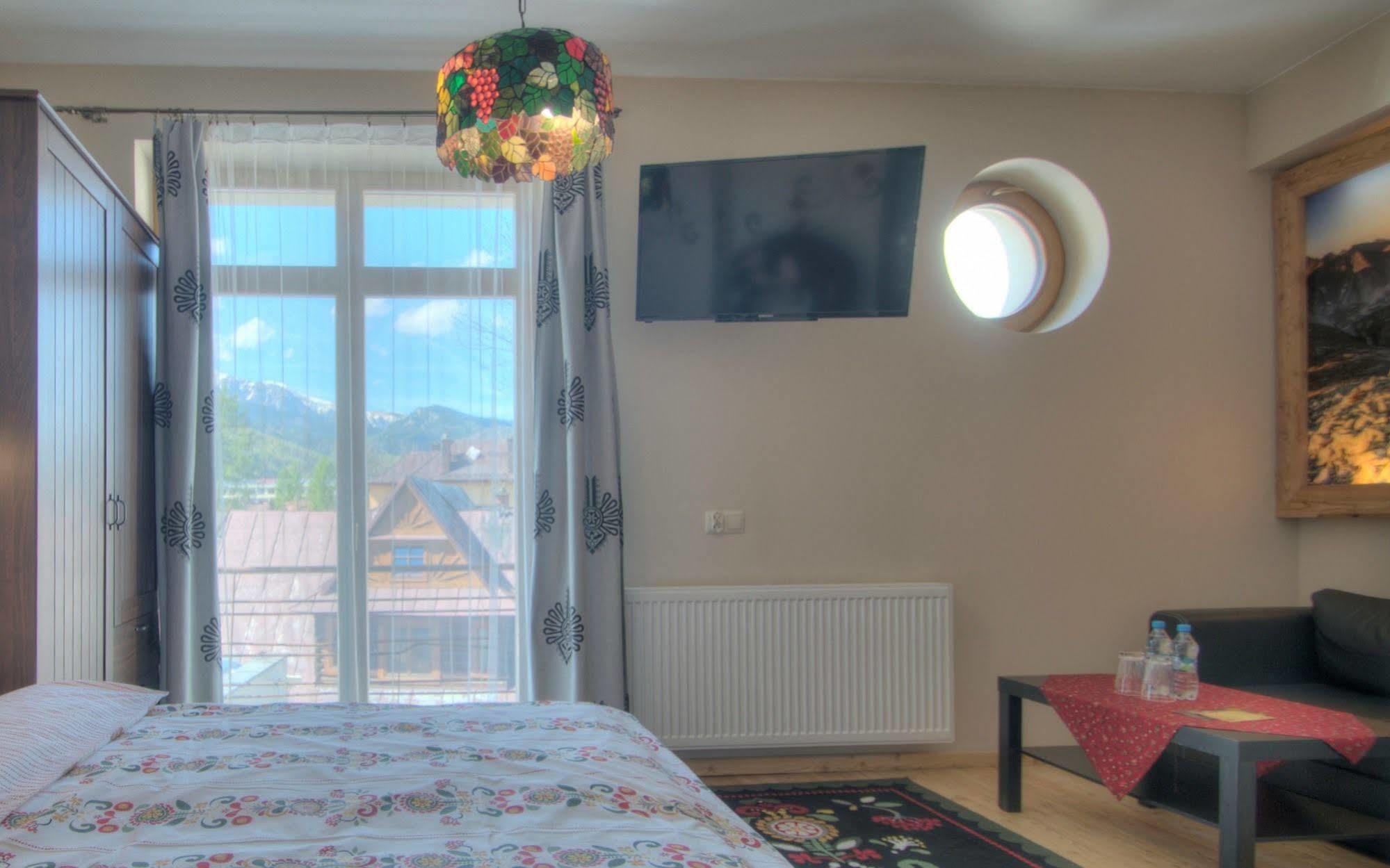 Zamoyskiego Bed & Breakfast 3*