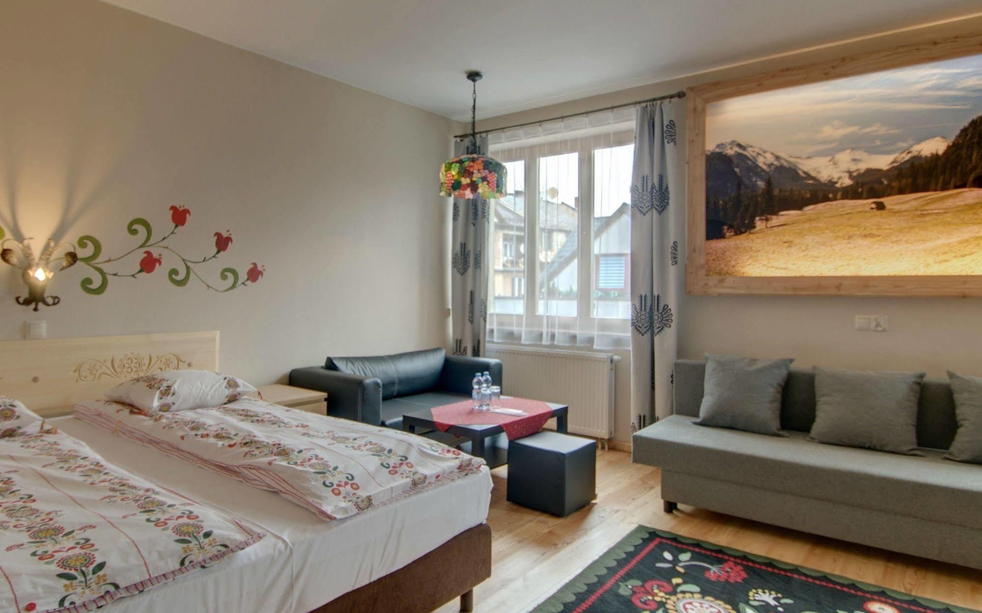 Zamoyskiego Bed & Breakfast 3*